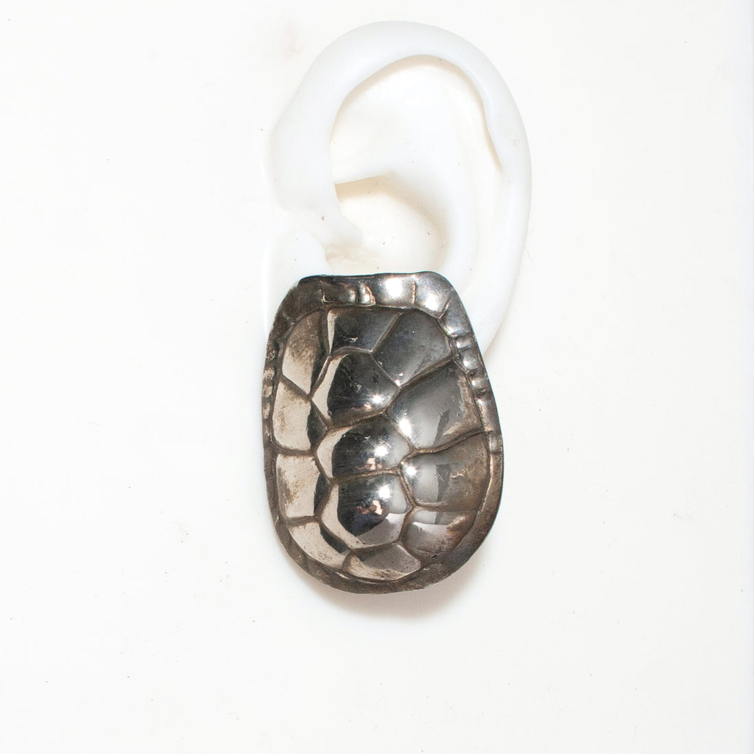 VINTAGE SILVER TORTOISE EARRING