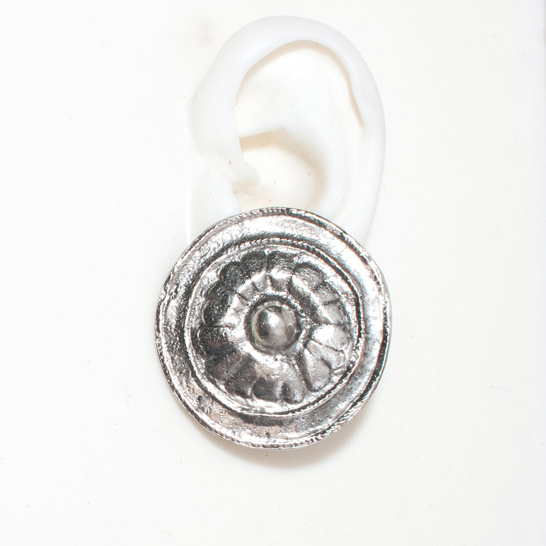 OVERSIZED ANTIQUE FLORAL DETAIL VINTAGE CLIP EARRINGS