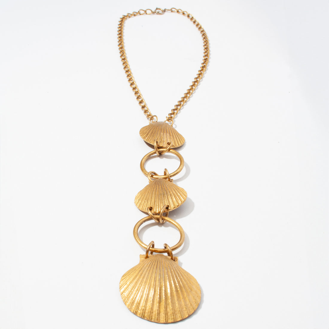 CASTLECLIFF VINTAGE: SHELL PENDANT