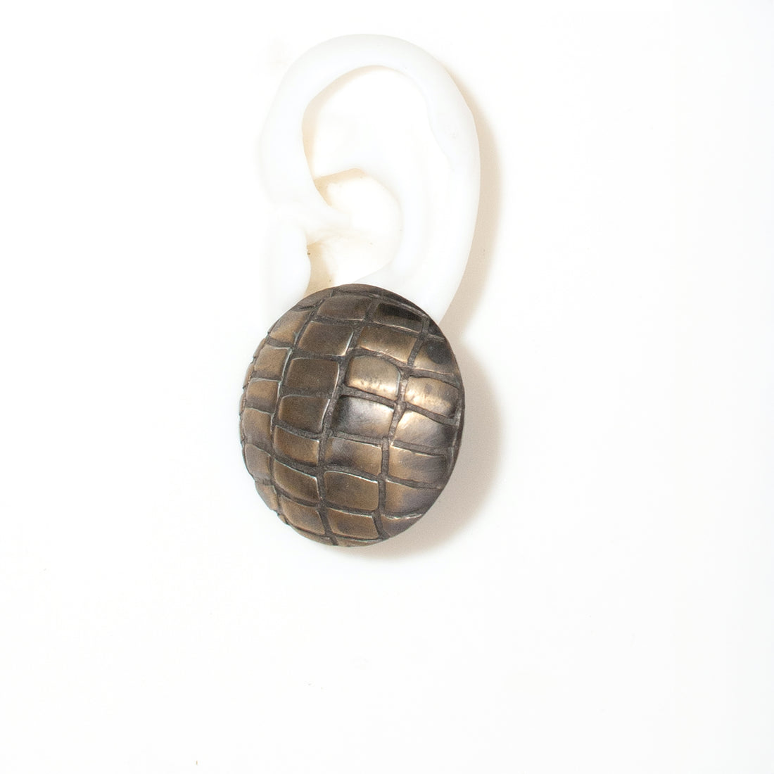 GOLDEN SNAKE SKIN TEXTURED CLIP EARRING