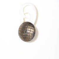 GOLDEN SNAKE SKIN TEXTURED CLIP EARRING