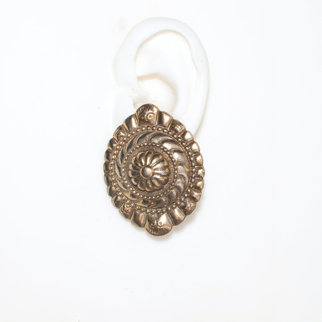 GOLDEN MEDALLION VINTAGE CLIP EARRING