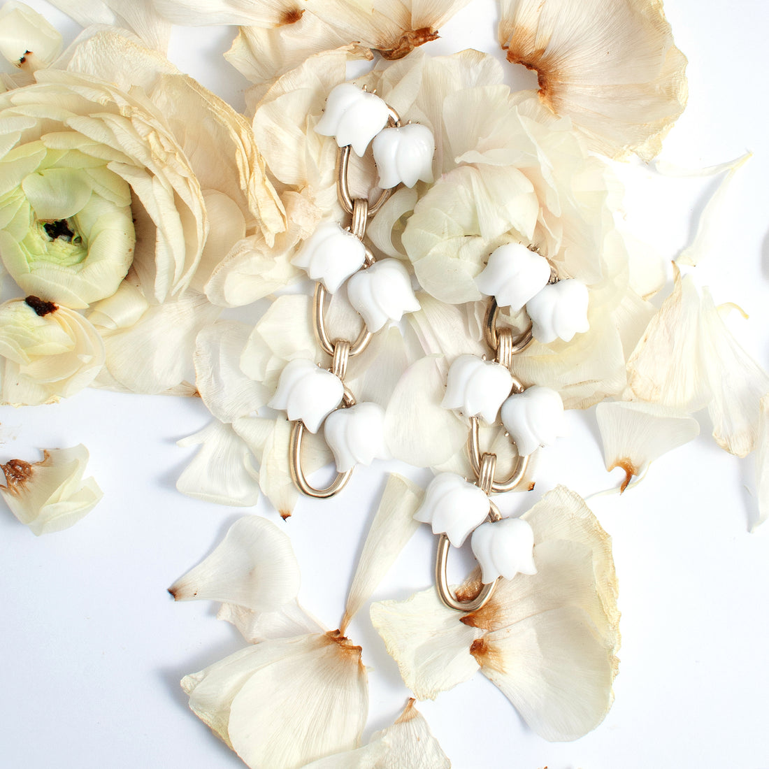 LILY EARRING