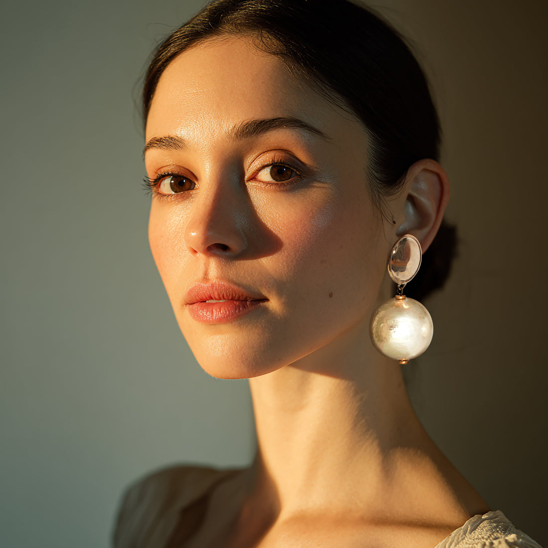 LUSTRE EARRING