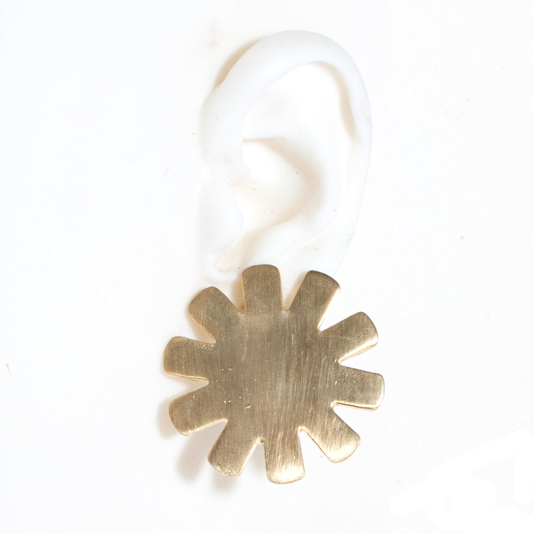 GOLDEN GEAR VINTAGE CLIP ON EARRING