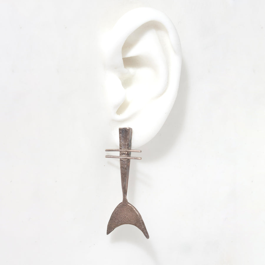 BRUTALIST FIN EARRING
